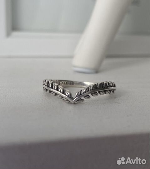 Серебряное кольцо pandora