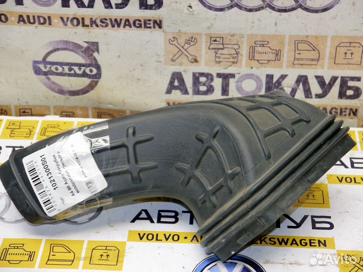 Патрубок воздушного фильтра Ауди A4 B8 А4Б8