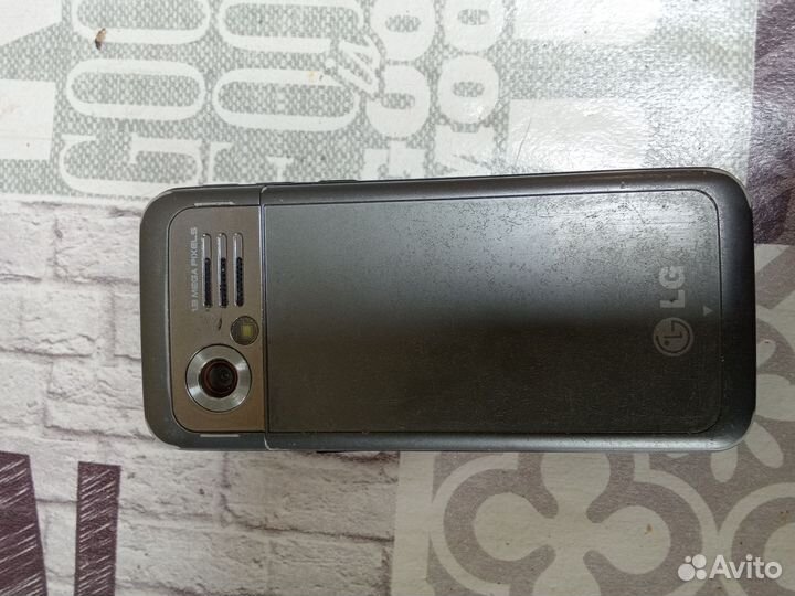 Кнопочный телефон элжи 400 N