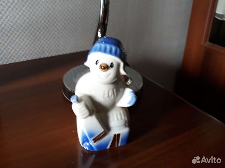 Фарфоровый снеговик-вратарь, приз Известий 1980г