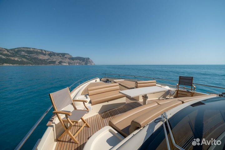 Аренда уникальной яхты ferretti 690 в Ялте