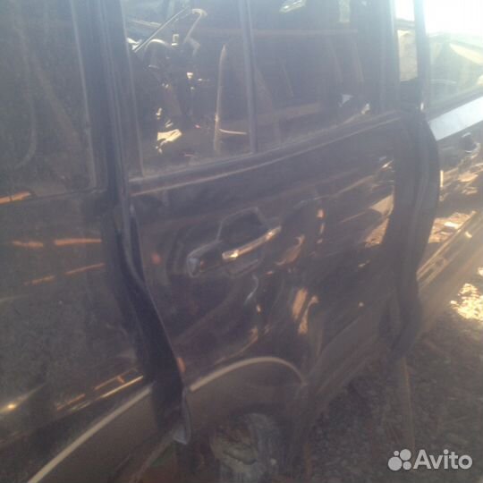 Задняя правая дверь Митсубиси паджеро 3