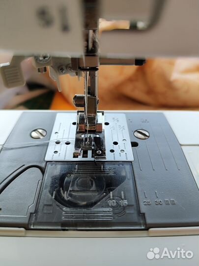 Лапка оверлок для швейной машины