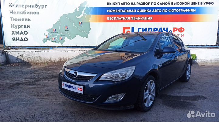 Обшивка стойки средней правой нижняя Opel Astra J