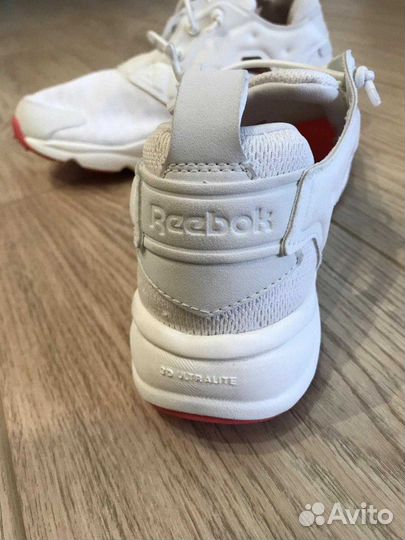 Кроссовки Reebok 37,5