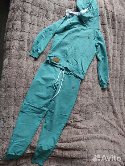 Костюм спортивный