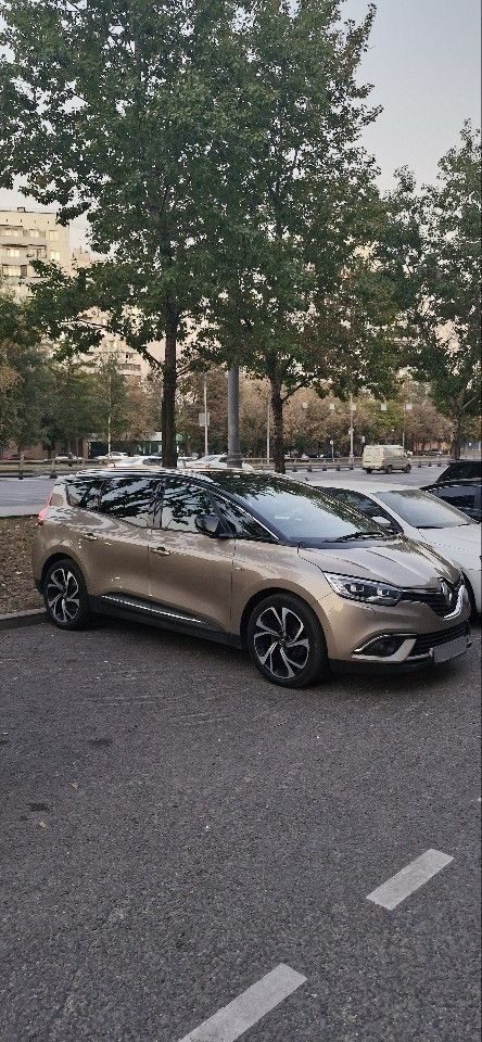 Renault Grand Scenic: фото владельца