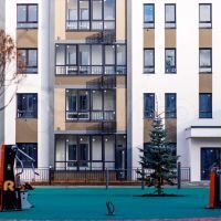 3-к. квартира, 79,7 м², 2/4 эт.