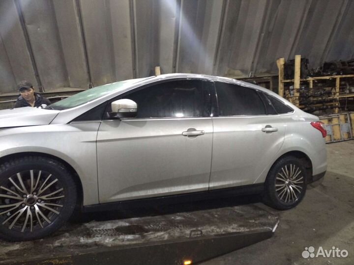 Форд Фокус 3 седан кузов на запчасти салон