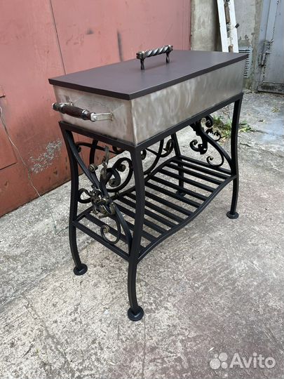 Мангал из нержавейки с элементами горячей ковки