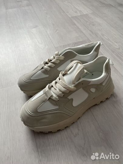 Кроссовки женские