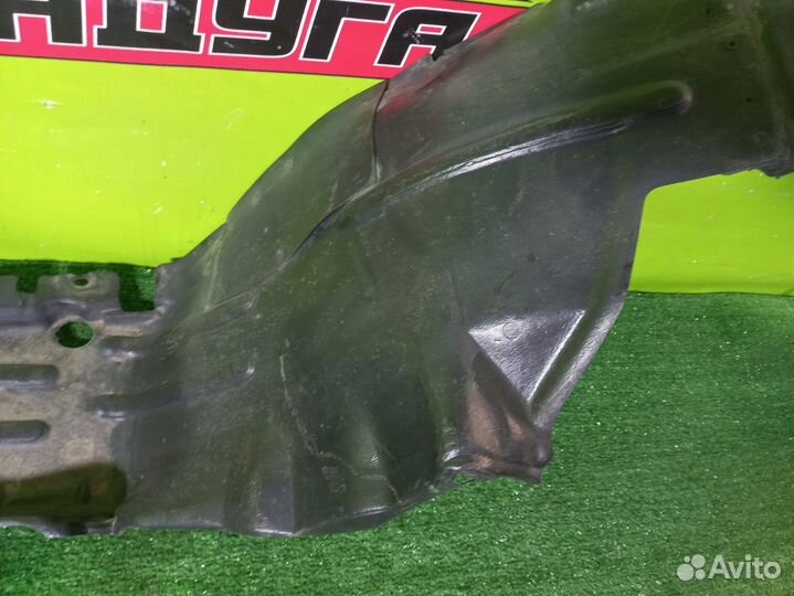 Подкрылок nissan A32,HA32,PA32,WA32,WHA32,WPA32 ce