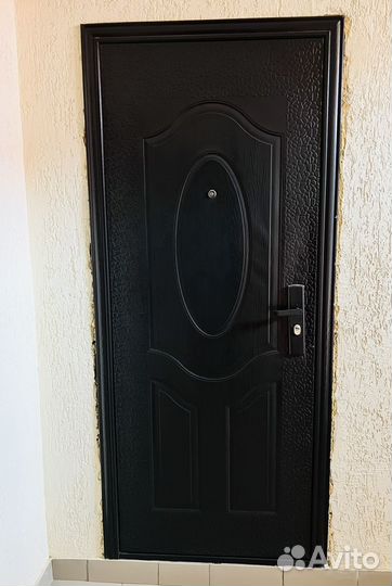Дверь входная металлическая от застройщика