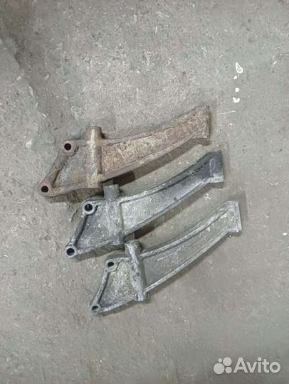 Кронштейн чулка кпп Transporter T4 abl aac