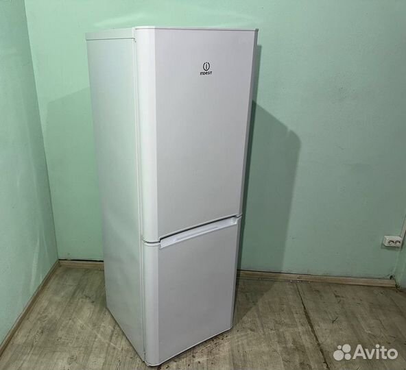 Холодильник indesit by