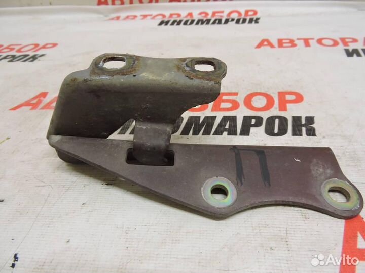 Петля капота правая Nissan Maxima A32 1995-2000