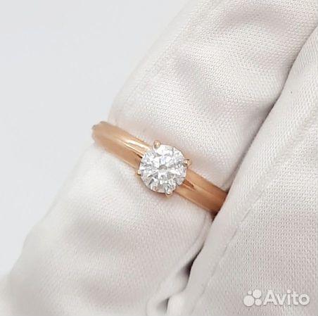 Кольцо с синтетическим камнем Золото