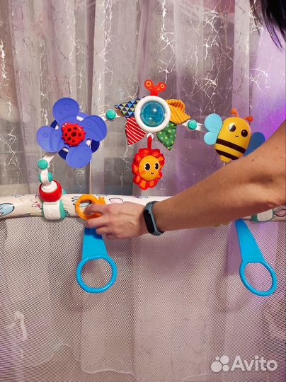 Детская дуга с игрушками