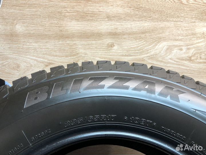 Bridgestone Blizzak Spike-02 SUV 235/65 R17 108T