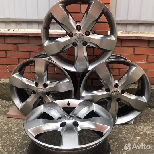 Продам диски на Jeep Grand Cherokee