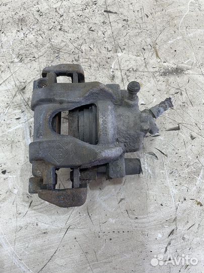 Суппорт тормозной передний правый Renault Logan