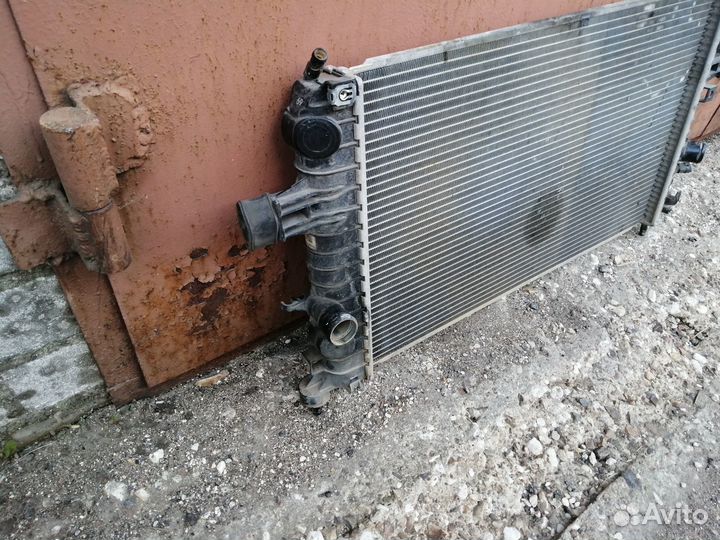 Радиатор охлаждения основной Opel Astra H Zafira B