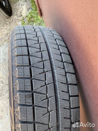 Bridgestone Blizzak Revo GZ 215/65 R16