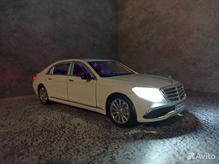 Машинка металлическая Mercedes-Benz