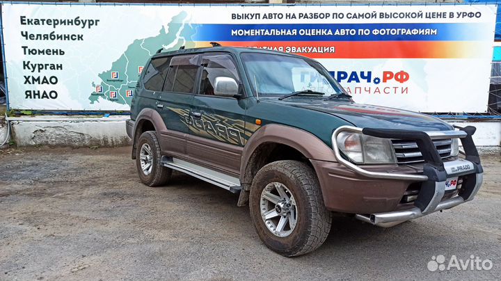 Решетка вентиляционная левая Toyota Land Cruiser P