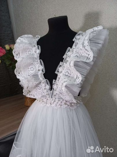 Школьный кружевной фартук с жемчужинами