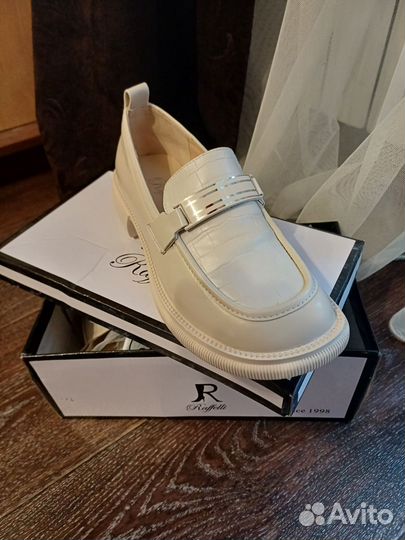 Лоферы женские 39 размер