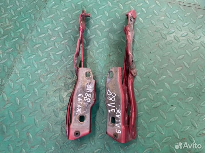 Петля крышки багажника Honda Civic D15B2 1992