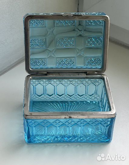 Старинная чайница-шкатулка из купоросного стекла