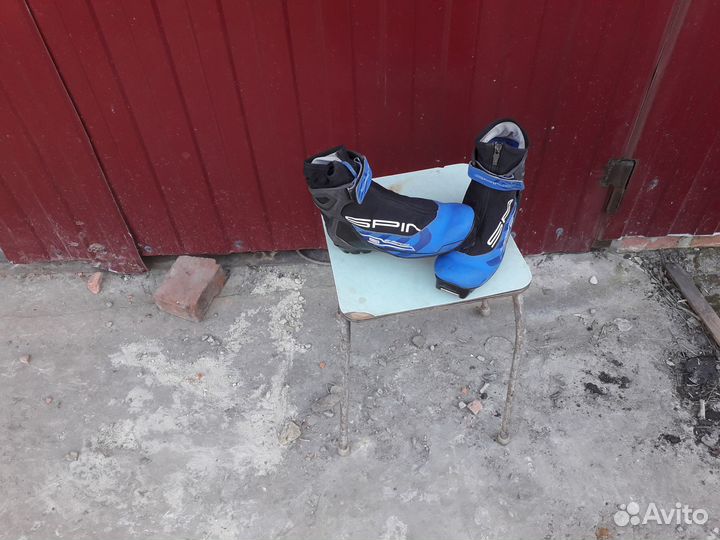Лыжные ботинки