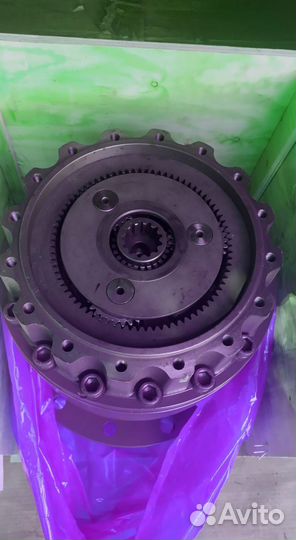 JS 175W Редуктор поворота JCB 220 /JRC0007