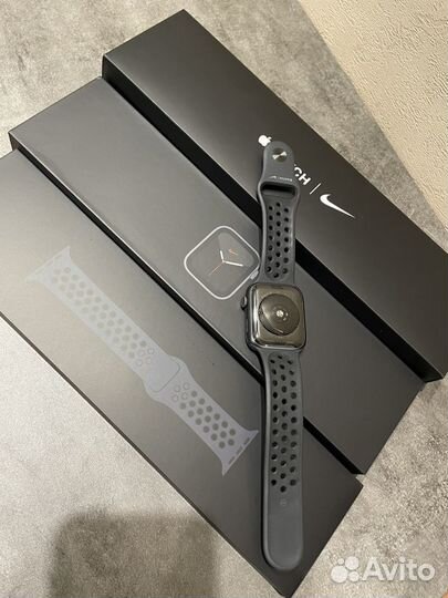 Apple watch se 44 mm nike