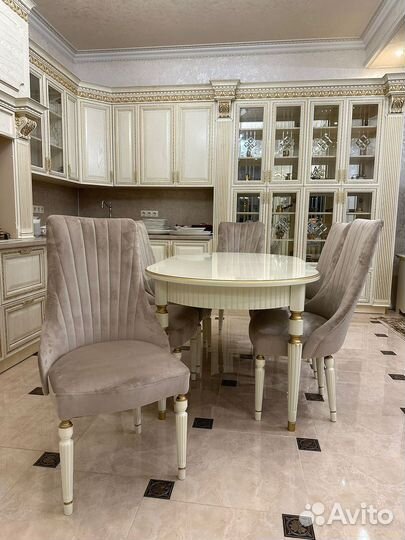 Стол обеденный