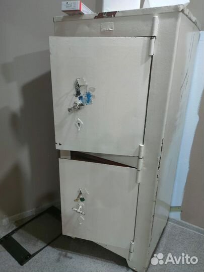 Сейф металлический