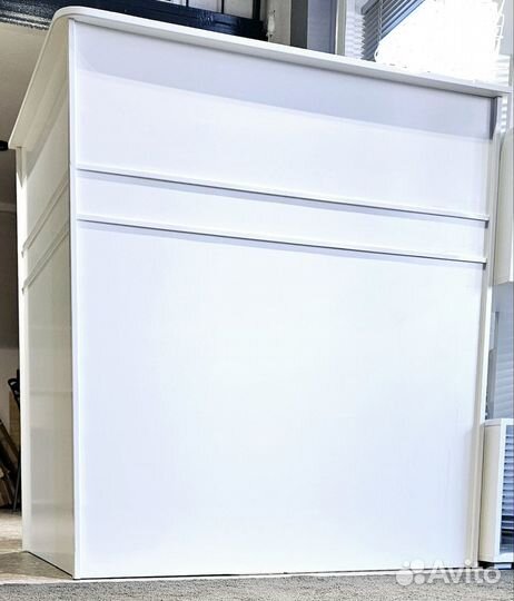 Стойка ресепшен для салона красоты