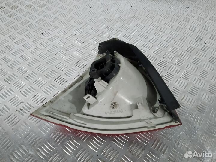 Фонарь задний правый Volkswagen Golf 5 1.6 FSI