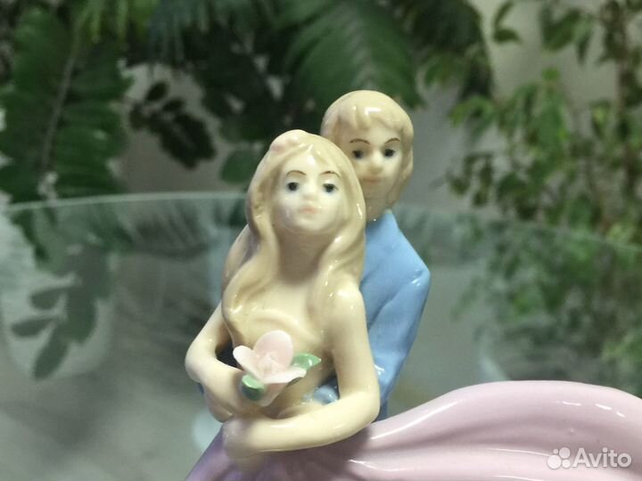 Фарфоровые статуэтка «Любовь»