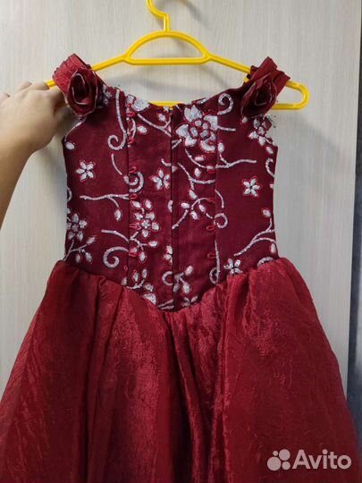 Платье праздничное на девочку
