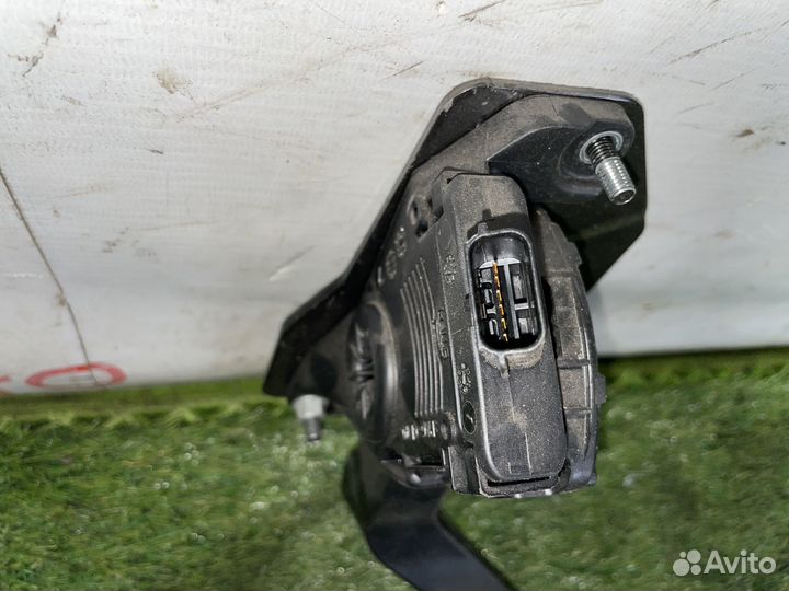 Педаль газа Dodge Nitro 2011