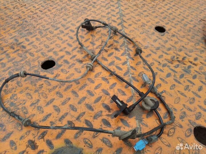 Датчик ABS Nissan Almera N16