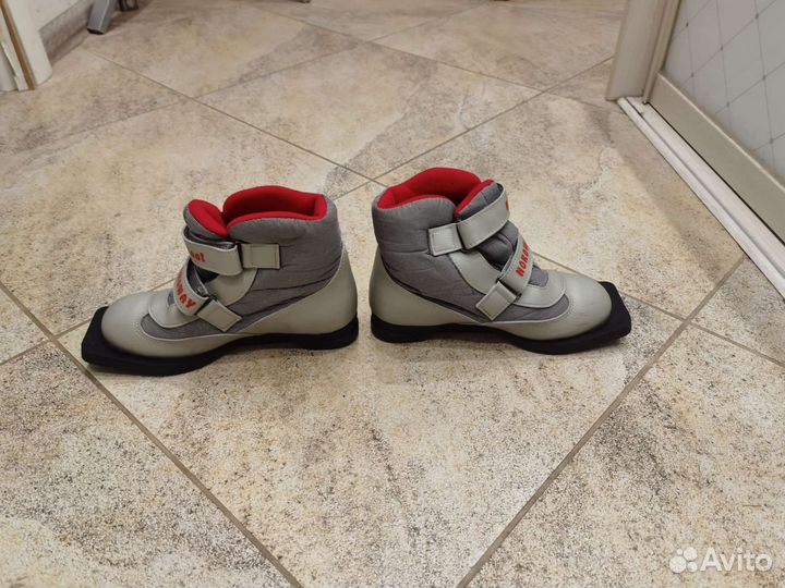 Лыжи и ботинки (35 размер) детсские