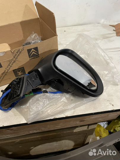 Зеркало внешнее правое Peugeot 308