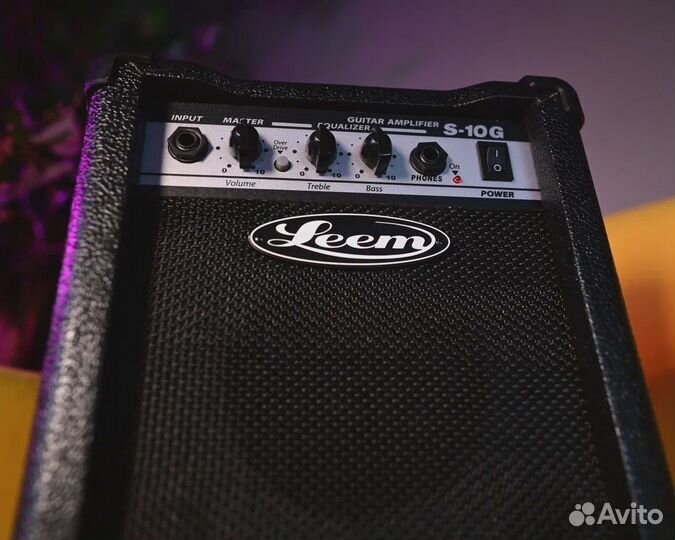 Комбик для электрогитары с проводом