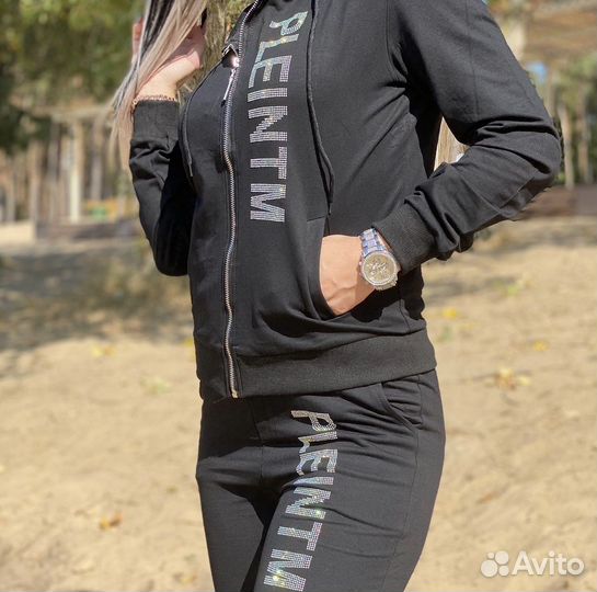 Спортивный костюм женский