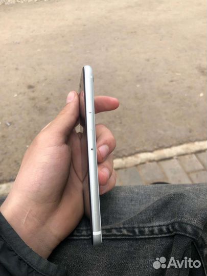 Не рабочий, надо менять плату, se 2020