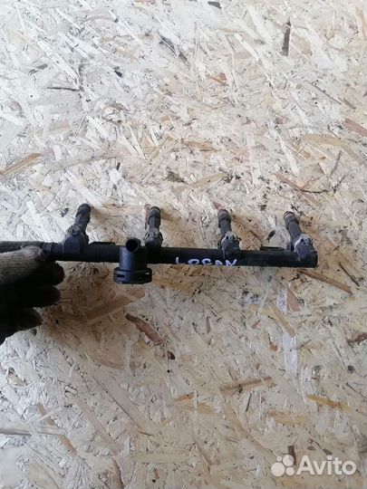 Рампа топливная Рено Логан 1